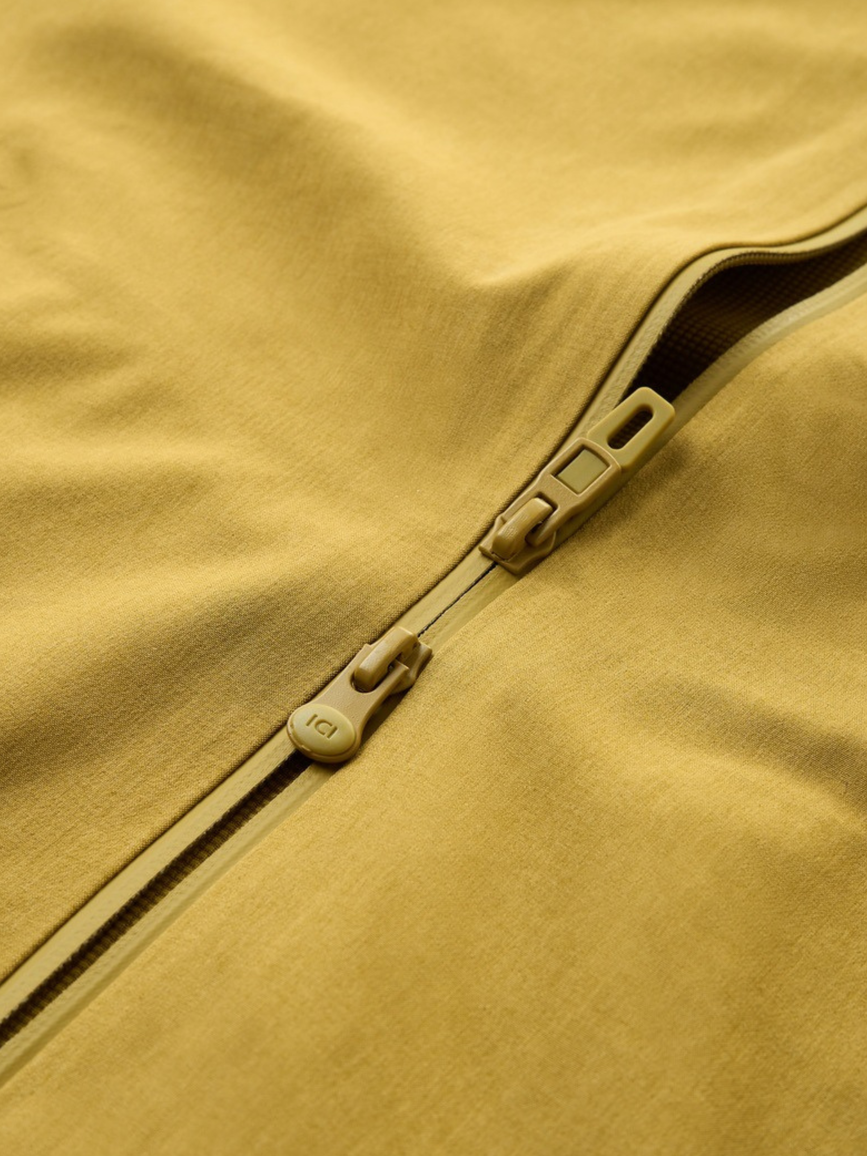Skybloom - Seamless Windproof & Water-Repellent Softshell Jacket