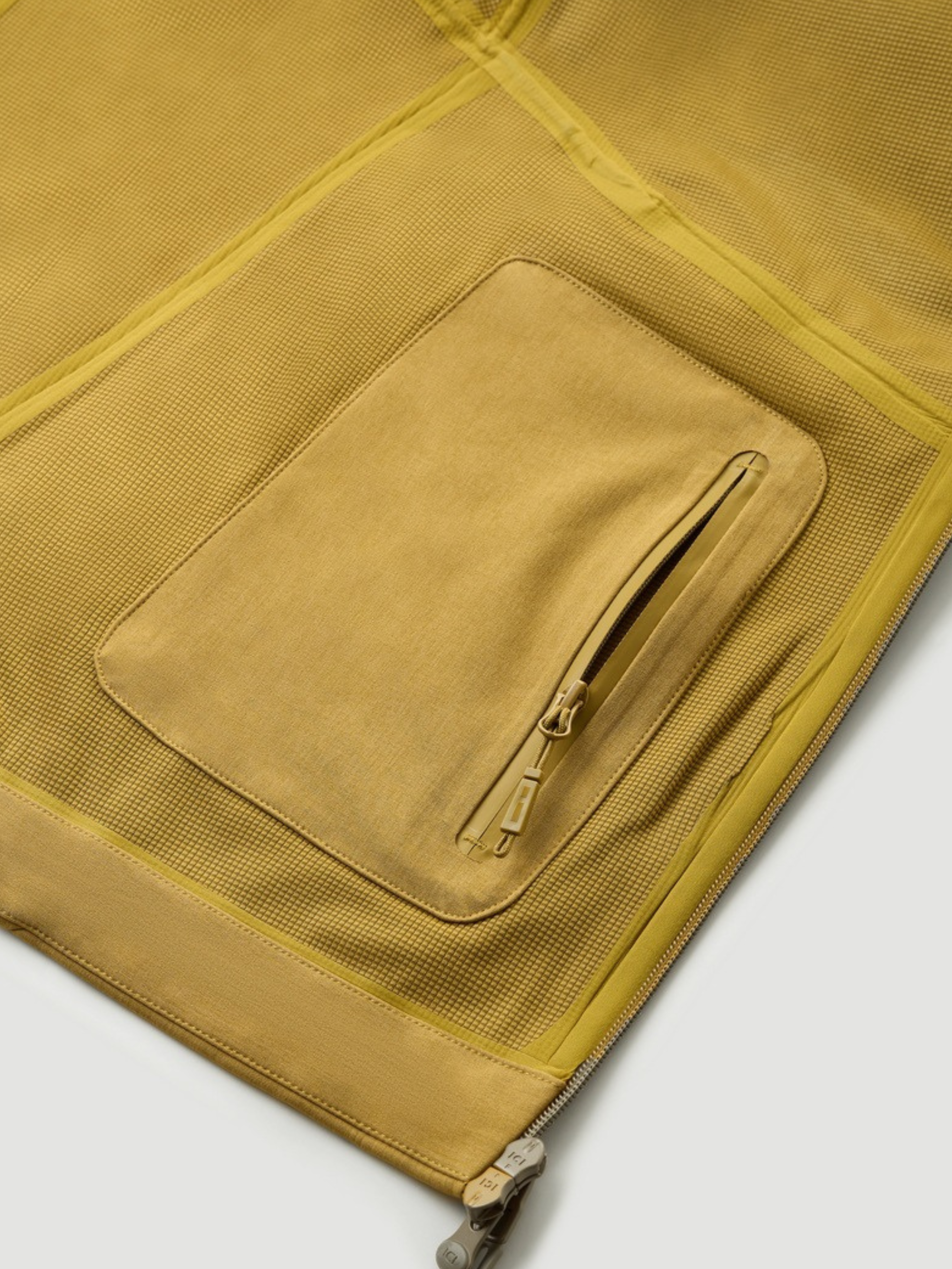 Skybloom - Seamless Windproof & Water-Repellent Softshell Jacket